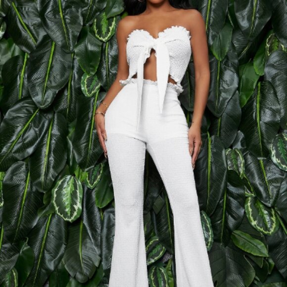Elegant White Ruffled Set - Picture 1 of 2